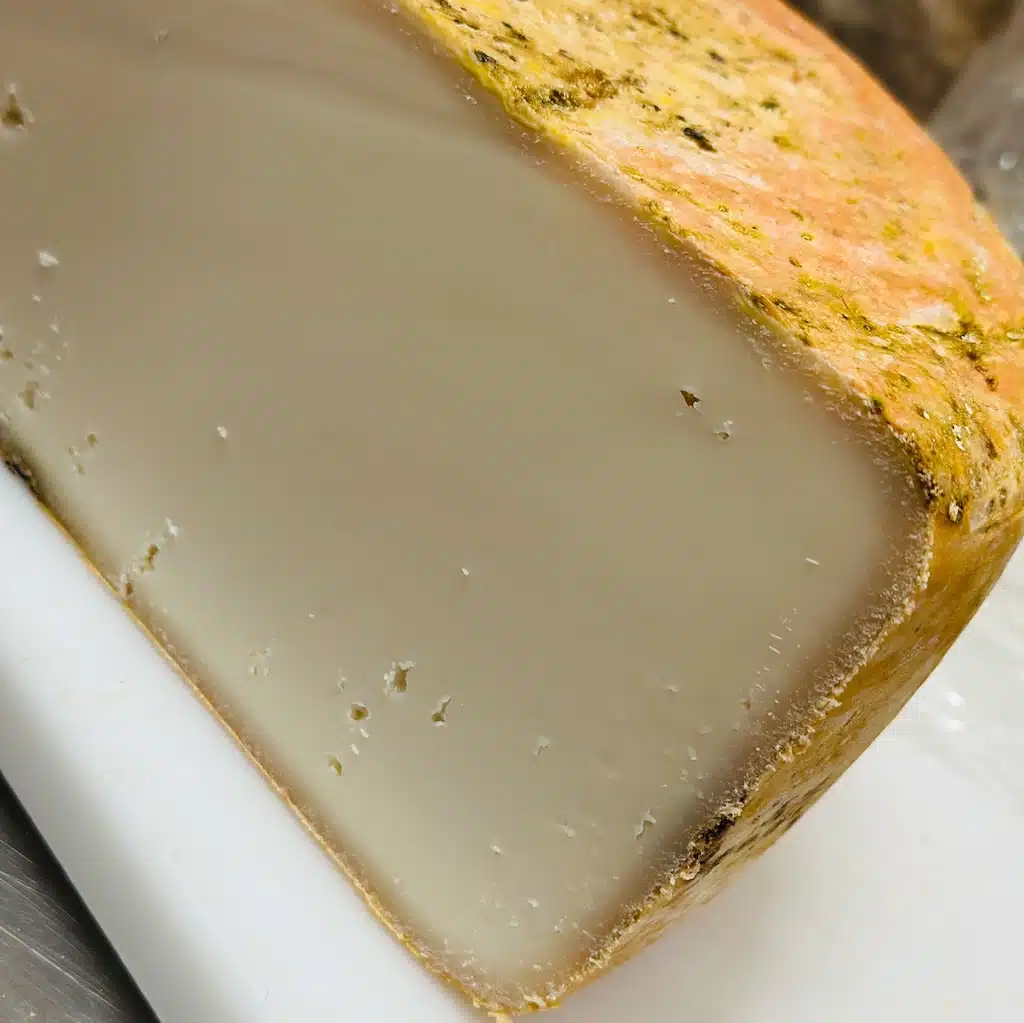 Tomme mixte brebis-chèvre